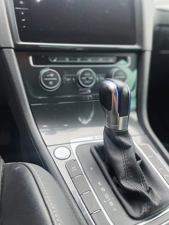WVWZZZAUZJ8909093 2018 VOLKSWAGEN GOLF-2