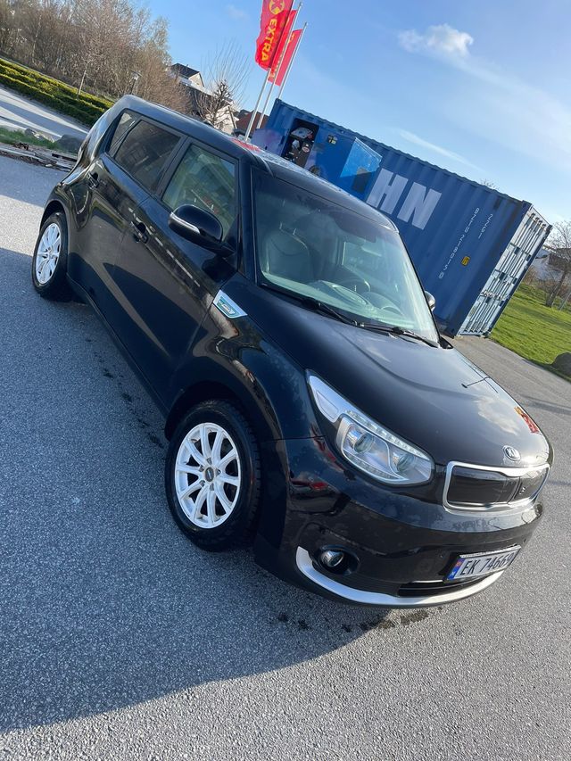 KNAJX81EFK7037556 2019 KIA SOUL-2