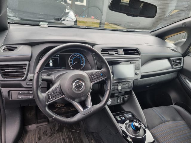 2018 NISSAN LEAF - 12