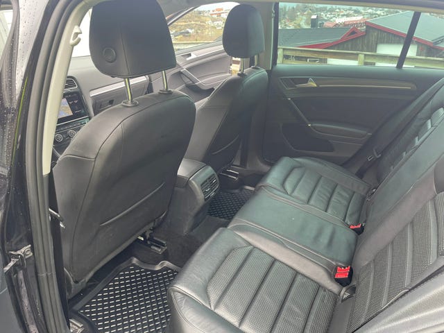 2018 VOLKSWAGEN GOLF - 24
