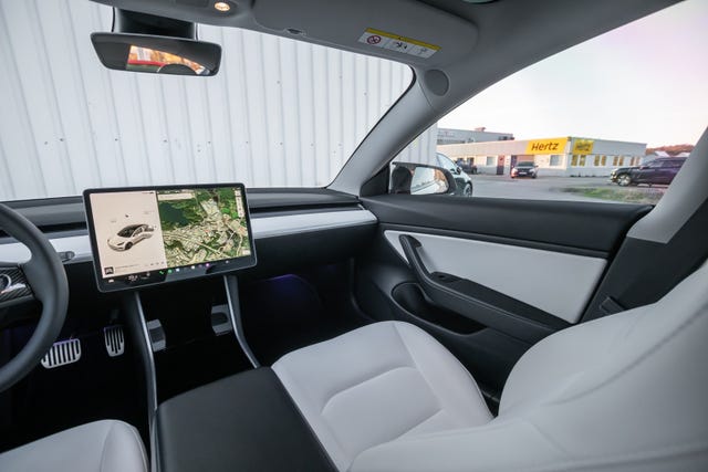 2019 TESLA MODEL 3 - 24