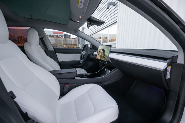 2019 TESLA MODEL 3 - 27