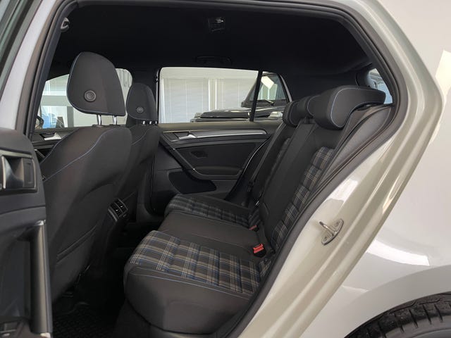 2018 VOLKSWAGEN GOLF - 33