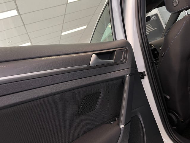 2018 VOLKSWAGEN GOLF - 32