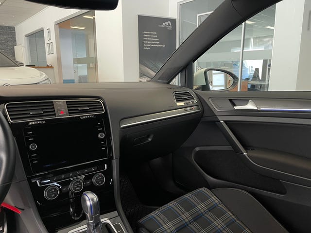 2018 VOLKSWAGEN GOLF - 54