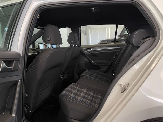 2018 VOLKSWAGEN GOLF - 34