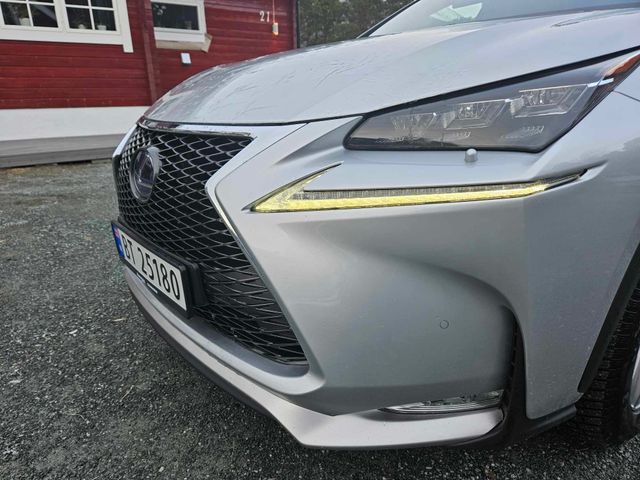 2015 LEXUS NX 300H - 33