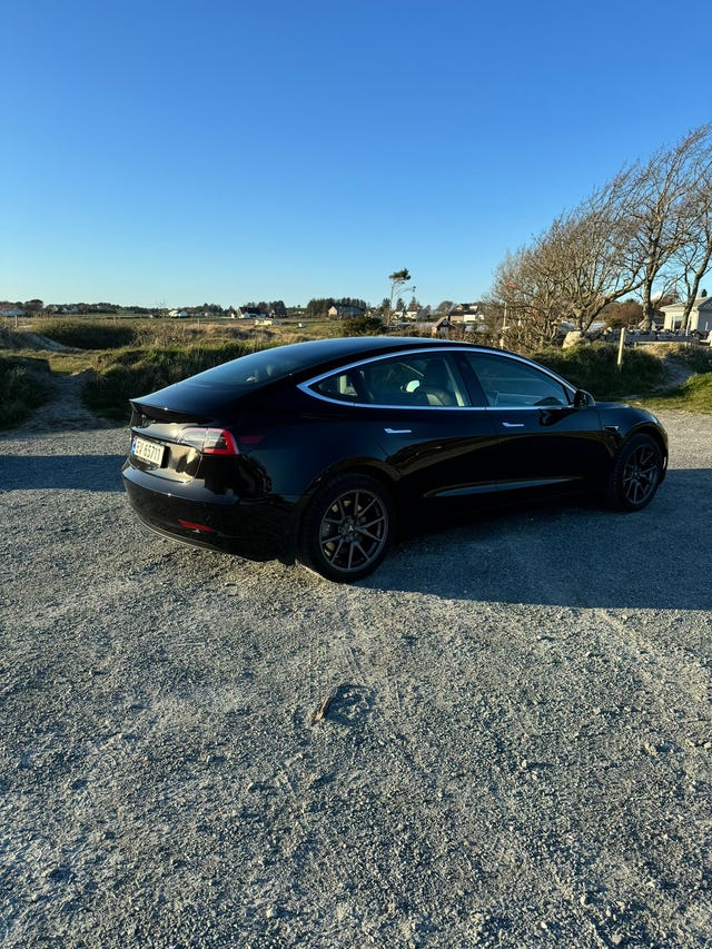 5YJ3E7EA4KF318815 2019 TESLA MODEL 3-2