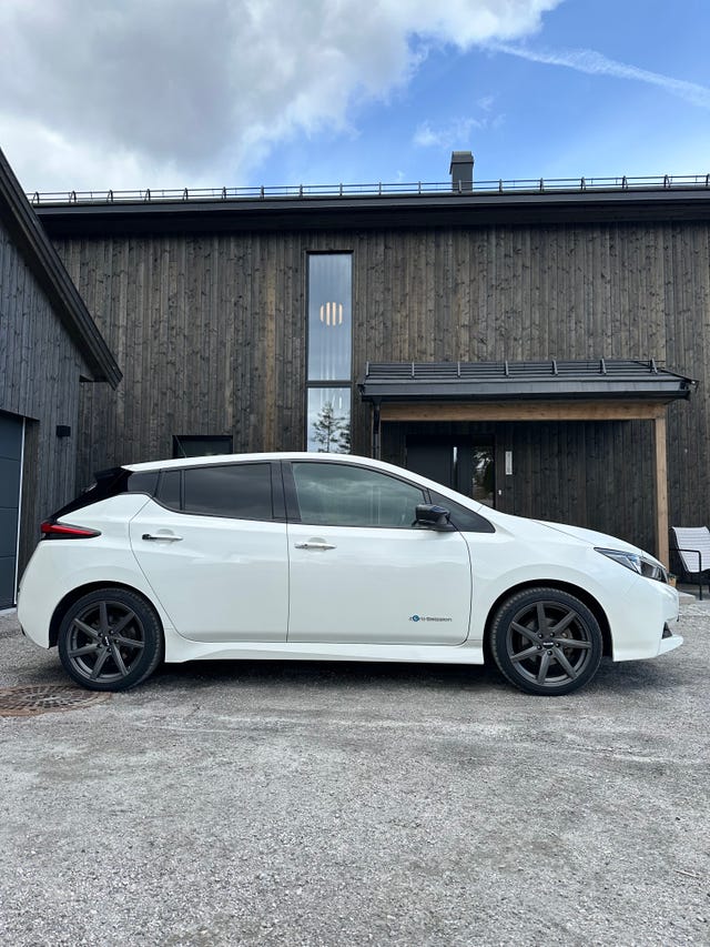 SJNFAAZE1U0018432 2018 NISSAN LEAF-3