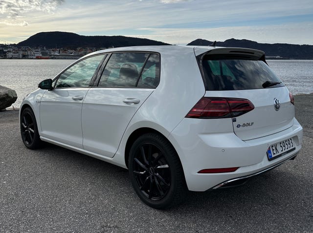 WVWZZZAUZJW903239 2018 VOLKSWAGEN GOLF-2