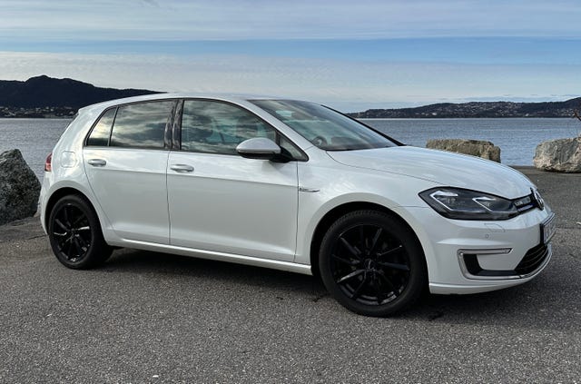 WVWZZZAUZJW903239 2018 VOLKSWAGEN GOLF-1