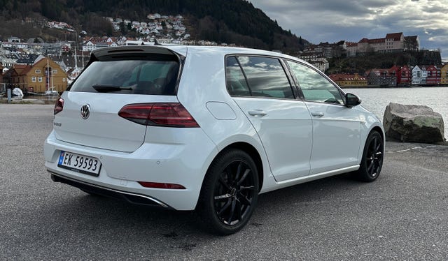 WVWZZZAUZJW903239 2018 VOLKSWAGEN GOLF-3