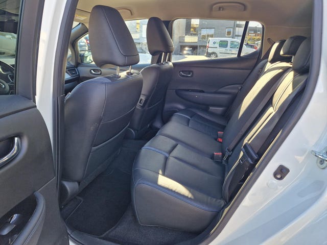 2018 NISSAN LEAF - 12
