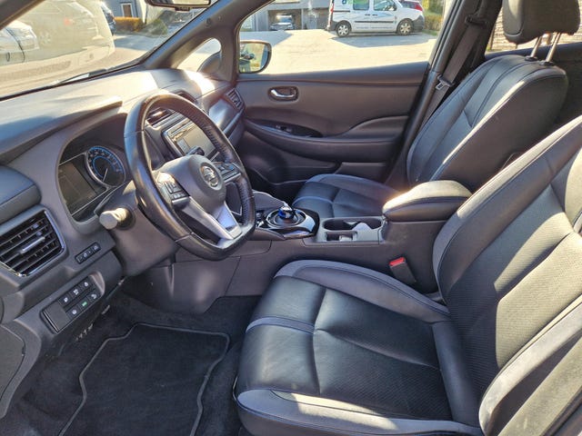 2018 NISSAN LEAF - 11