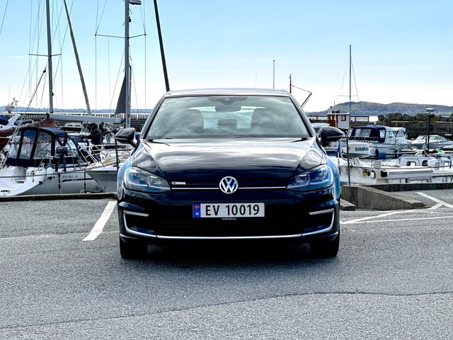 WVWZZZAUZJ8909586 2018 VOLKSWAGEN GOLF-1