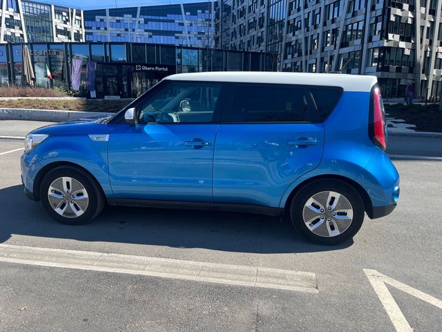 KNAJX81EFJ7023964 2017 KIA SOUL-4