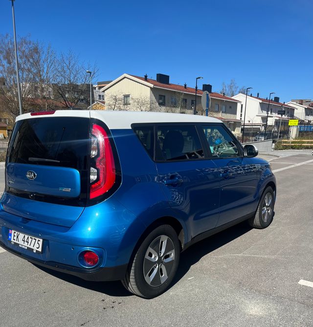 KNAJX81EFJ7023964 2017 KIA SOUL-3