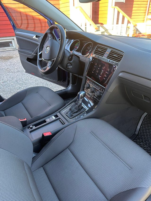 2019 VOLKSWAGEN GOLF - 8
