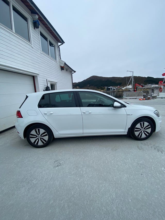 WVWZZZAUZJ8900869 2018 VOLKSWAGEN GOLF-1