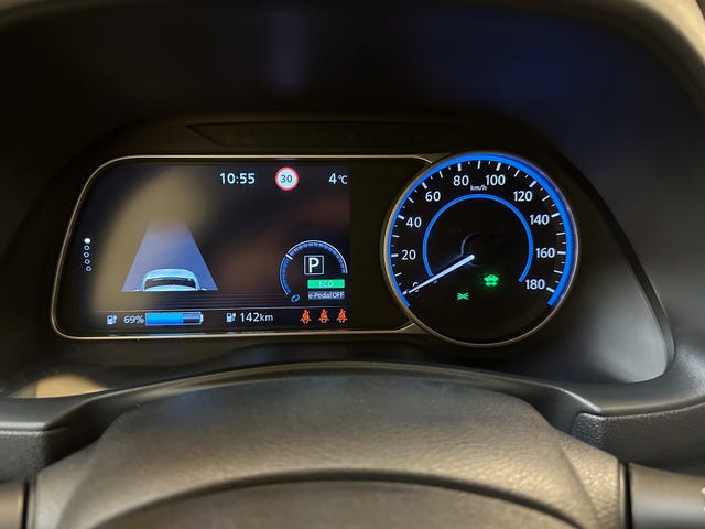 2018 NISSAN LEAF - 17