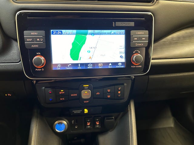 2018 NISSAN LEAF - 18