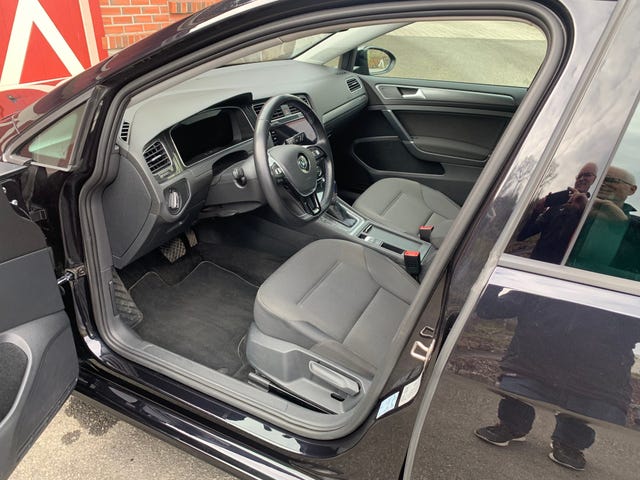 WVWZZZAUZJW911009 2018 VOLKSWAGEN GOLF-3