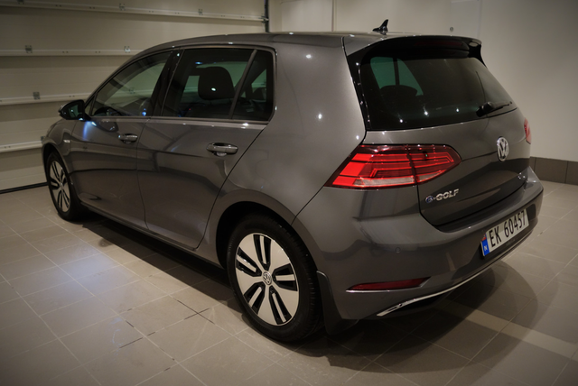 WVWZZZAUZJW903770 2018 VOLKSWAGEN GOLF-2