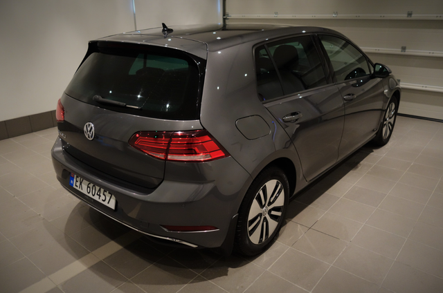 WVWZZZAUZJW903770 2018 VOLKSWAGEN GOLF-1