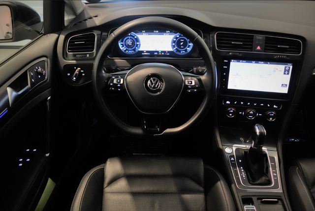 WVWZZZAUZJW903770 2018 VOLKSWAGEN GOLF-4