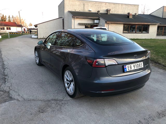 5YJ3E7EB5MF820132 2021 TESLA MODEL 3-4