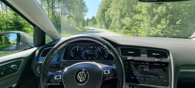 WVWZZZAUZJ8904648 2018 VOLKSWAGEN GOLF-2