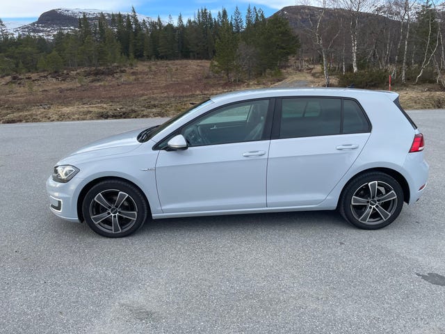 WVWZZZAUZJW906237 2018 VOLKSWAGEN GOLF-1