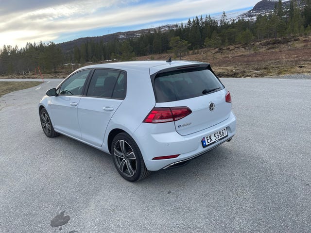 WVWZZZAUZJW906237 2018 VOLKSWAGEN GOLF-2