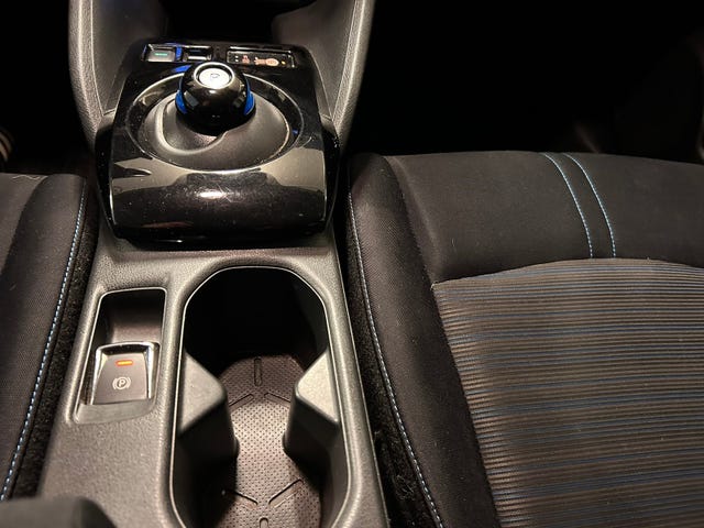 2018 NISSAN LEAF - 11