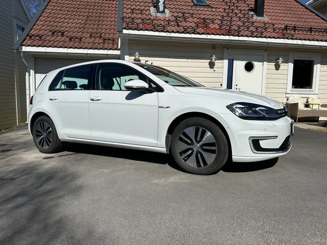 WVWZZZAUZJ8908256 2018 VOLKSWAGEN GOLF-1