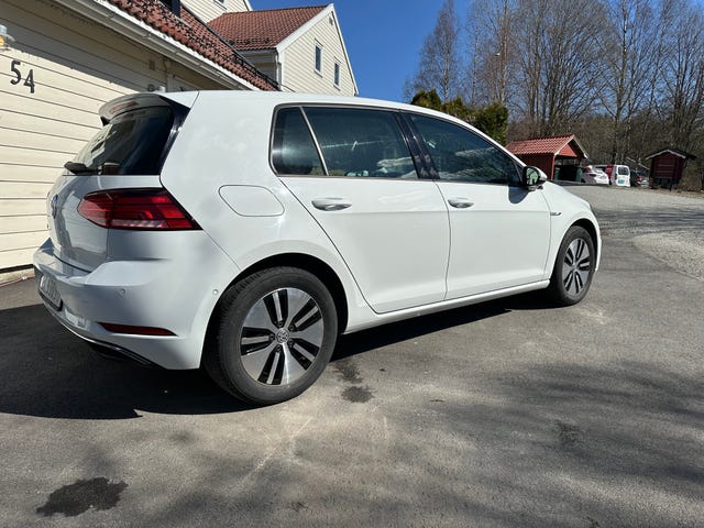 WVWZZZAUZJ8908256 2018 VOLKSWAGEN GOLF-2