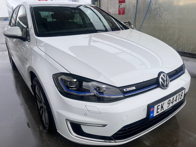 WVWZZZAUZJW910881 2018 VOLKSWAGEN GOLF-1