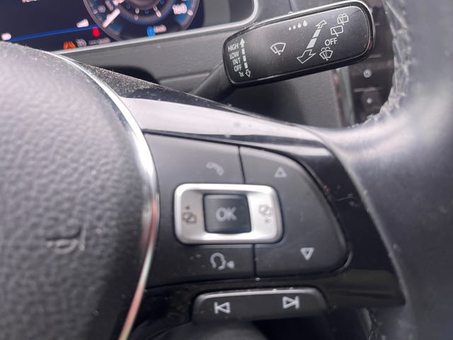 2018 VOLKSWAGEN GOLF - 30