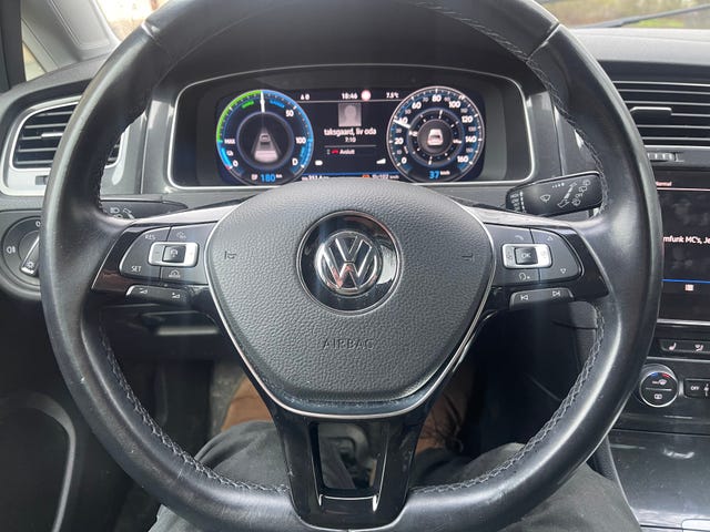 2018 VOLKSWAGEN GOLF - 31