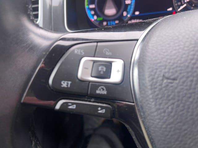 2018 VOLKSWAGEN GOLF - 32