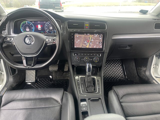 2018 VOLKSWAGEN GOLF - 23