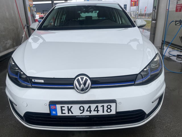 WVWZZZAUZJW910881 2018 VOLKSWAGEN GOLF-2