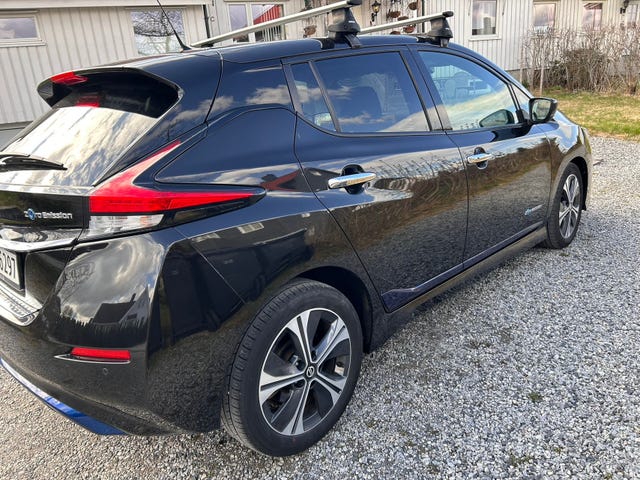 2018 NISSAN LEAF - 18
