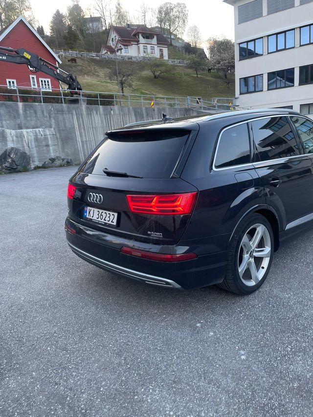 WAUZZZ4M4JD037610 2018 AUDI Q7-3