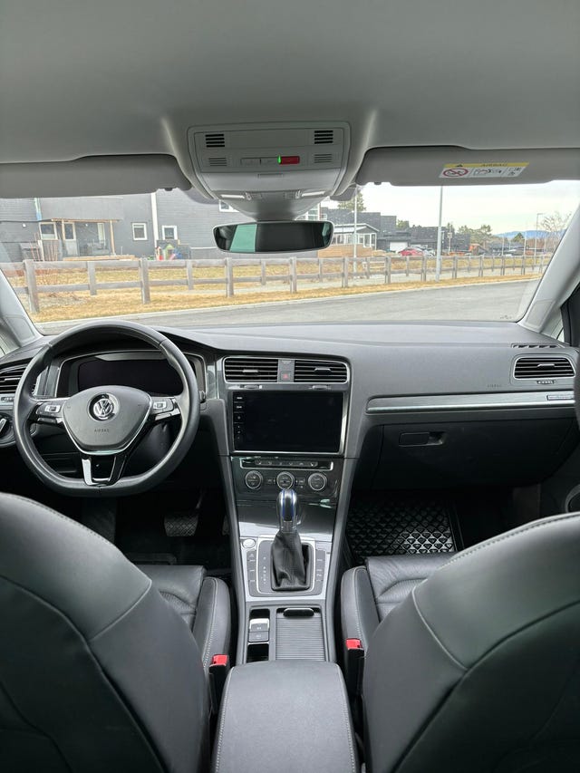 2019 VOLKSWAGEN GOLF - 19