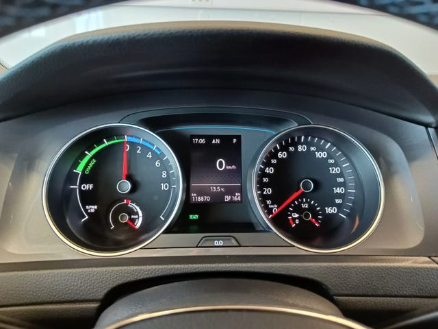 2015 VOLKSWAGEN GOLF - 25