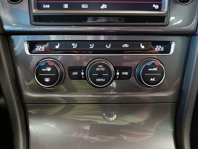 2015 VOLKSWAGEN GOLF - 34
