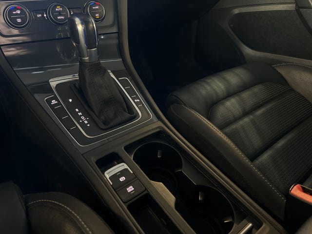 2018 VOLKSWAGEN GOLF - 19