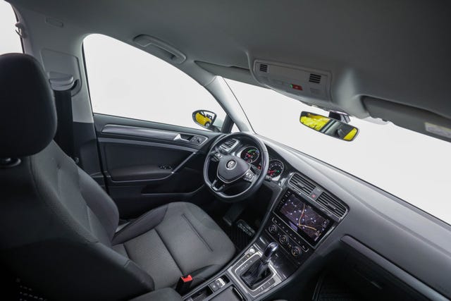 2019 VOLKSWAGEN GOLF - 32