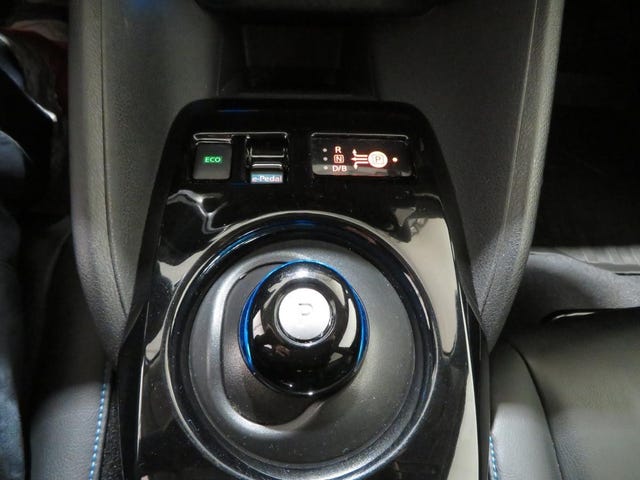 2018 NISSAN LEAF - 26